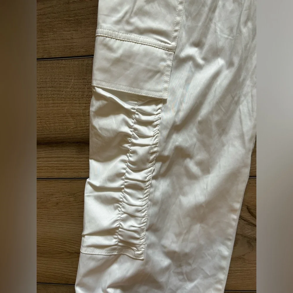 NWOT Zara white satin ruched cargo pants - Picture 4 of 5